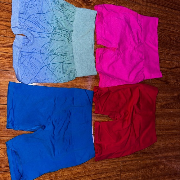 Four pairs of gym shorts with butt scrunch - Picture 2 of 4